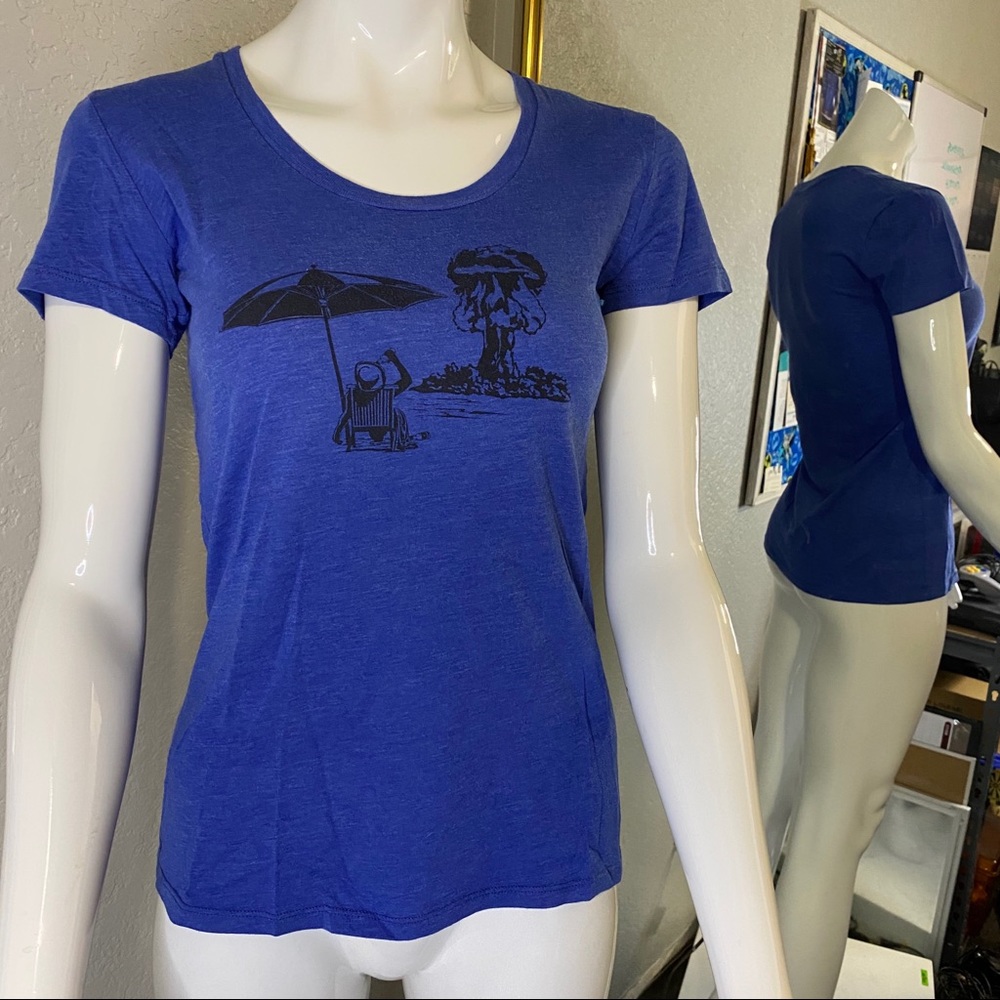 TheCHIVE No Worries Women’s tee